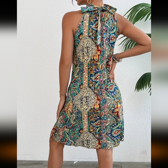 Floral Print Pleated Dress - Picture 2 of 4